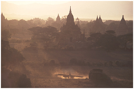 Abendstimmung_in_Bagan_1_i.jpg - Abendstimmung in Bagan