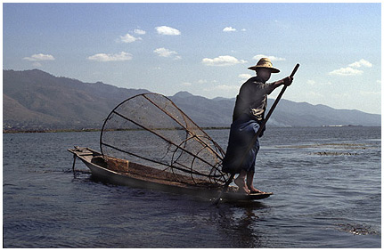 Fischer_auf_dem_Inle-See_i.jpg - Fischer auf dem Inle-See