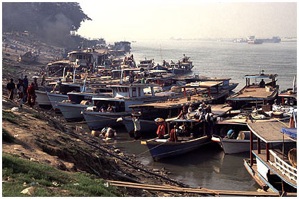 Hafen_in_Mandalay_1_i.jpg - Hafen in Mandalay