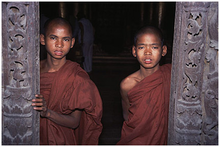 Zwei_Novizen_2_i.jpg - Zwei Novizen in Mandalay