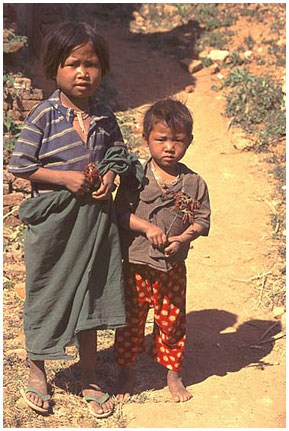 Zwei_Palaung_Kinder_i.jpg - Zwei Palaung-Kinder