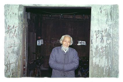 china14.jpg - Alter Mann in Hangzhou