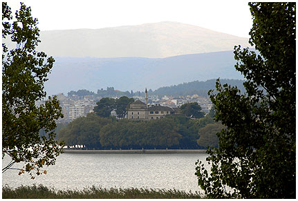 2032_i.jpg - Blick auf die Aslan-Pascha-Moschee in Ioánina