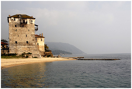 2440_i.jpg - Wehrturm in Ouranopoli (Athos)