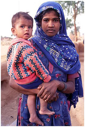 Jaisal-Bikaner_3_i.jpg - An der Straße von Jaisalmer nach Bikaner