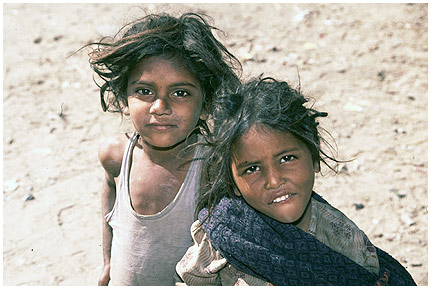 Kumbh-Ranakpur_2_i.jpg - An der Straße von Kumbhalgarh nach Ranakpur