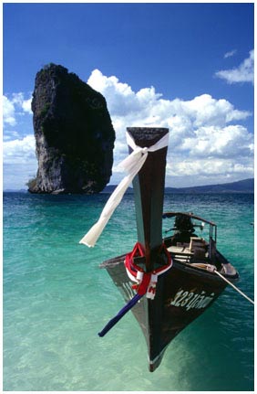 Thai2.jpg - Boot am Strand