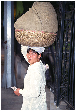 Balance_i.jpg - Balance in Hanoi