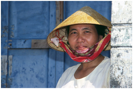 Frau-in-Pan-Thiet_i.jpg - Frau im Hafen von Pan Thiet