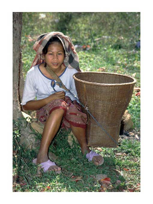 Laos_Maedchen-mit-Korb.jpg - Mädchen mit Korb im "Goldenen Dreieck" (Laos)