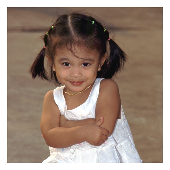 Thailand_Ganz-in-Weiss.jpg - Ganz in Weiß - Mädchen in Khon Kaen (Thailand)