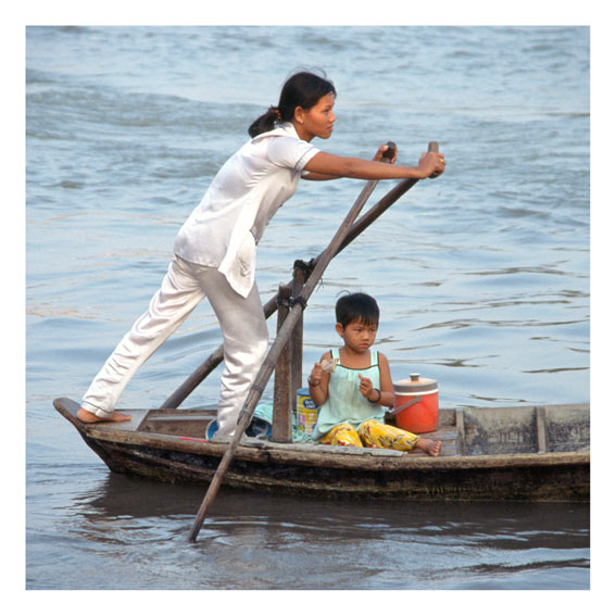 Vietnam_Ruderin-mit-Kind.jpg - Ruderin auf dem Mekong in Can Tho (Vietnam)