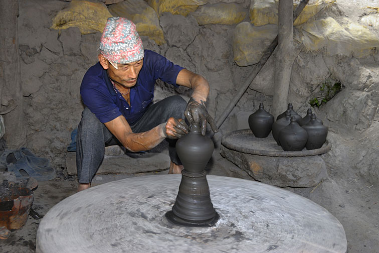 024_NPL6052_i.jpg - Töpfer in Bhaktapur