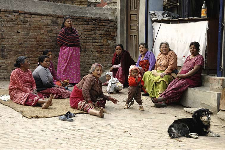 050_NEP2367_i.jpg - Abendlicher Plausch in Kirtipur