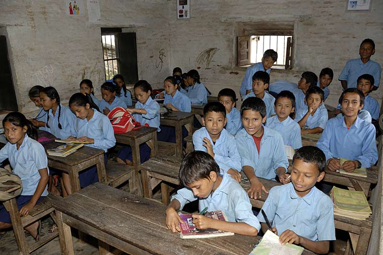 052_NPL6566_i.jpg - Schulklasse in Bandipur